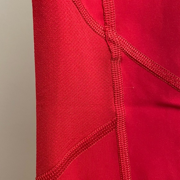 Red Lululemon crop leggings - Picture 2 of 6